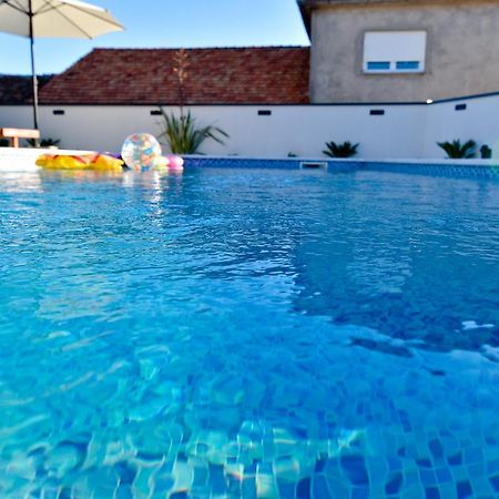 Villa Navita Augustinus With Pool Debeljak Luaran gambar