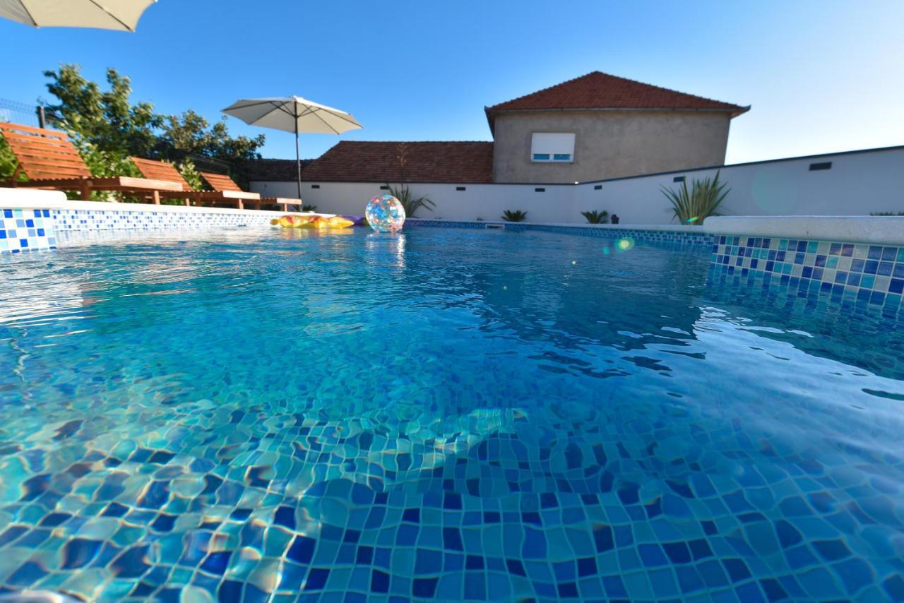Villa Navita Augustinus With Pool Debeljak Luaran gambar